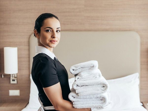Hasta Bakıcısı mı Ev Yardımcısı mı? Aralarındaki Fark Nedir?